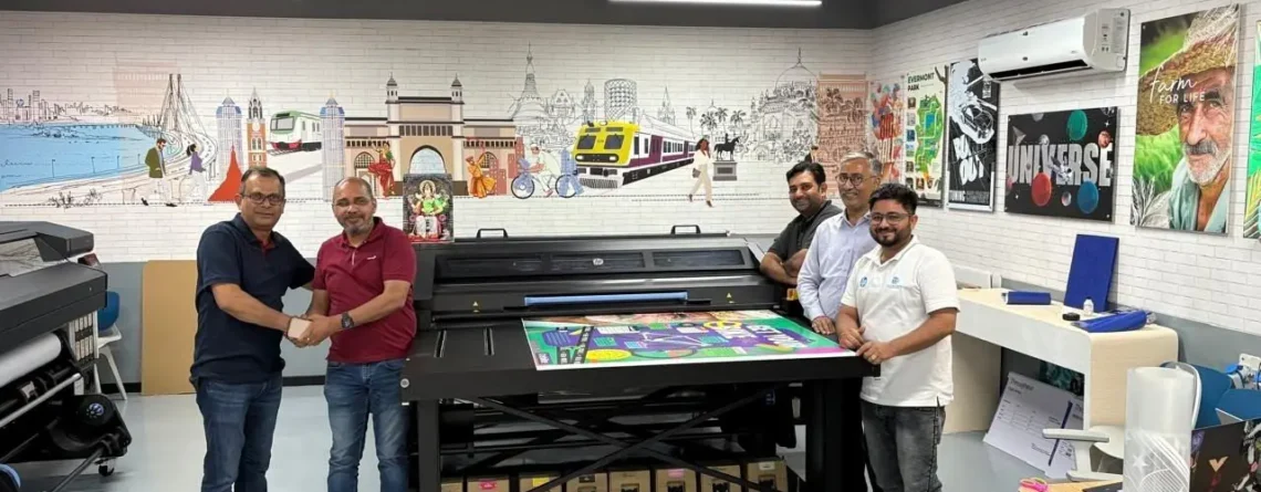 Team Insight with Mr. Sanjay Kumar after sealing the deal for the HP Latex R530 at the Mumbai Democenter